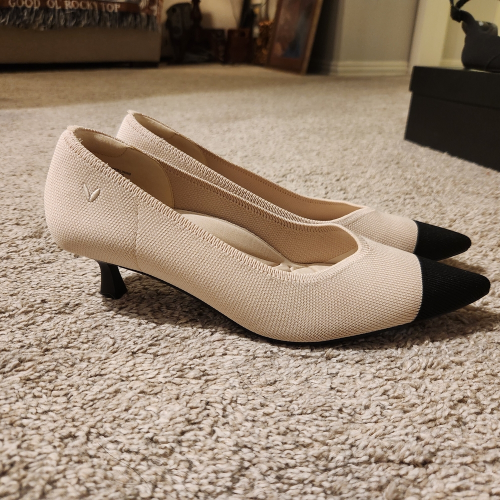 VIVAIA - Elegant Cream and Black Kitten Heels